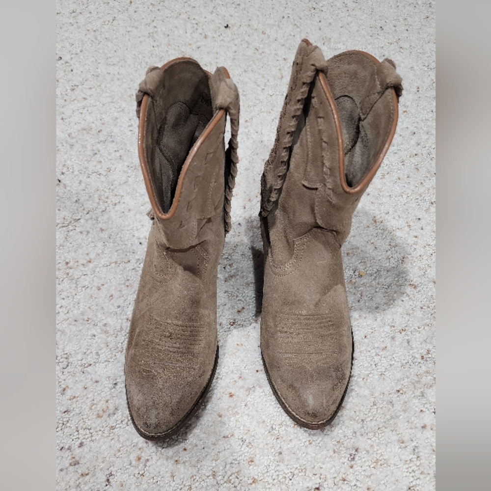 Used Ariat Cowgirl Boots